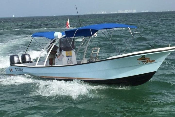 a small boat in a body of water