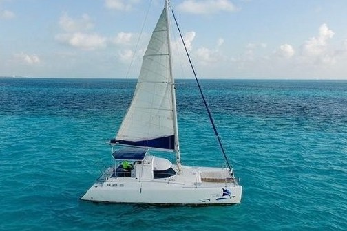 a small boat in a body of water