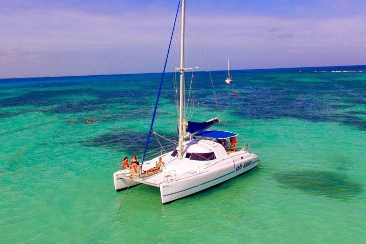 a small boat in a body of water