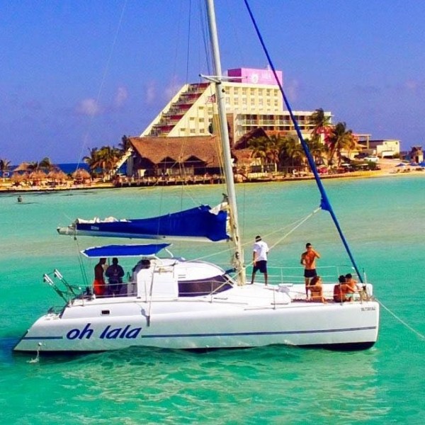 a small boat in a body of water