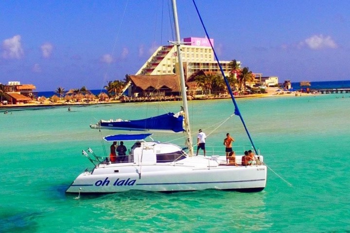 a small boat in a body of water