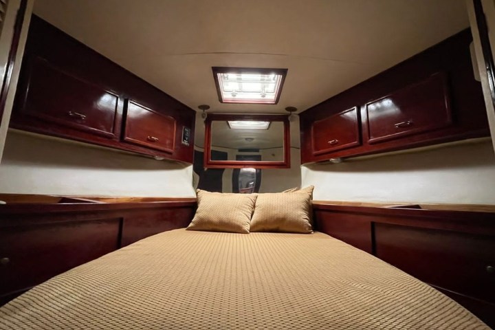 a bedroom with a bed in a hotel room