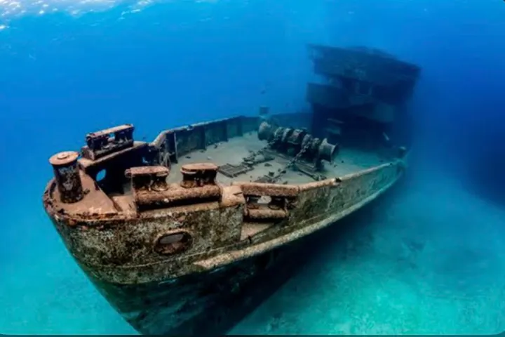 Scuba Diving Cancun C58 Minesweeper Shipwreck