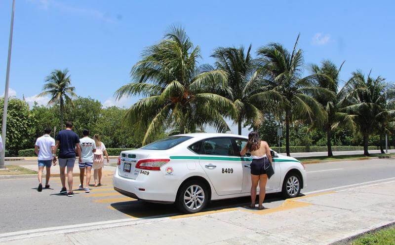cancun taxis Cancun taxi ready for the upcoming 2025 metered fare system, offering fair pricing and transparency for tourists.